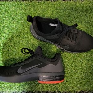 Nike Air Max Kantara black w/ orange